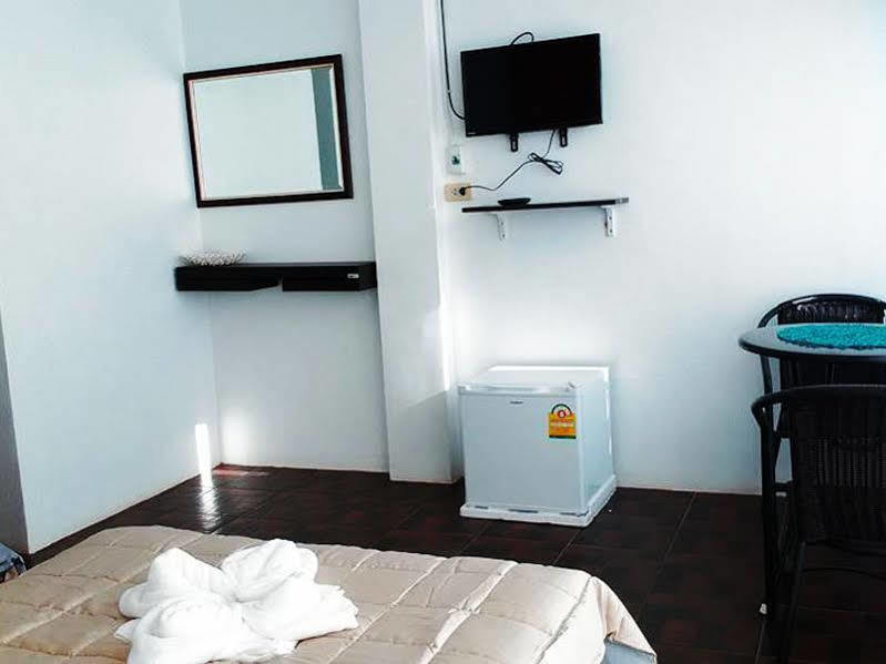 Lanta Friendly House Hotel Koh Lanta Bagian luar foto