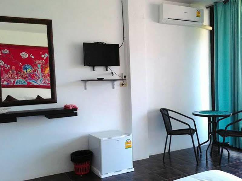 Lanta Friendly House Hotel Koh Lanta Bagian luar foto