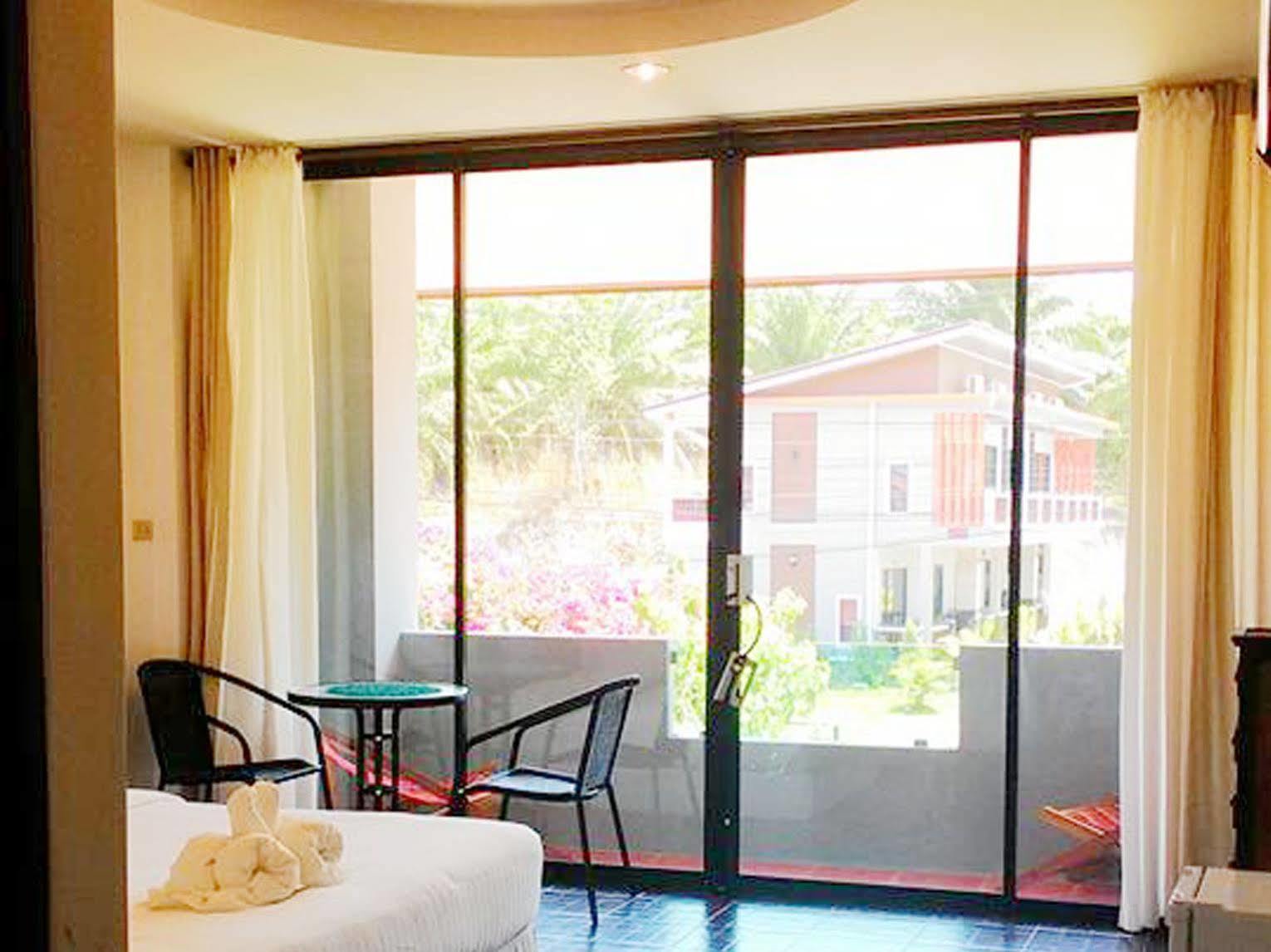 Lanta Friendly House Hotel Koh Lanta Bagian luar foto