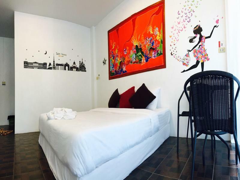 Lanta Friendly House Hotel Koh Lanta Bagian luar foto